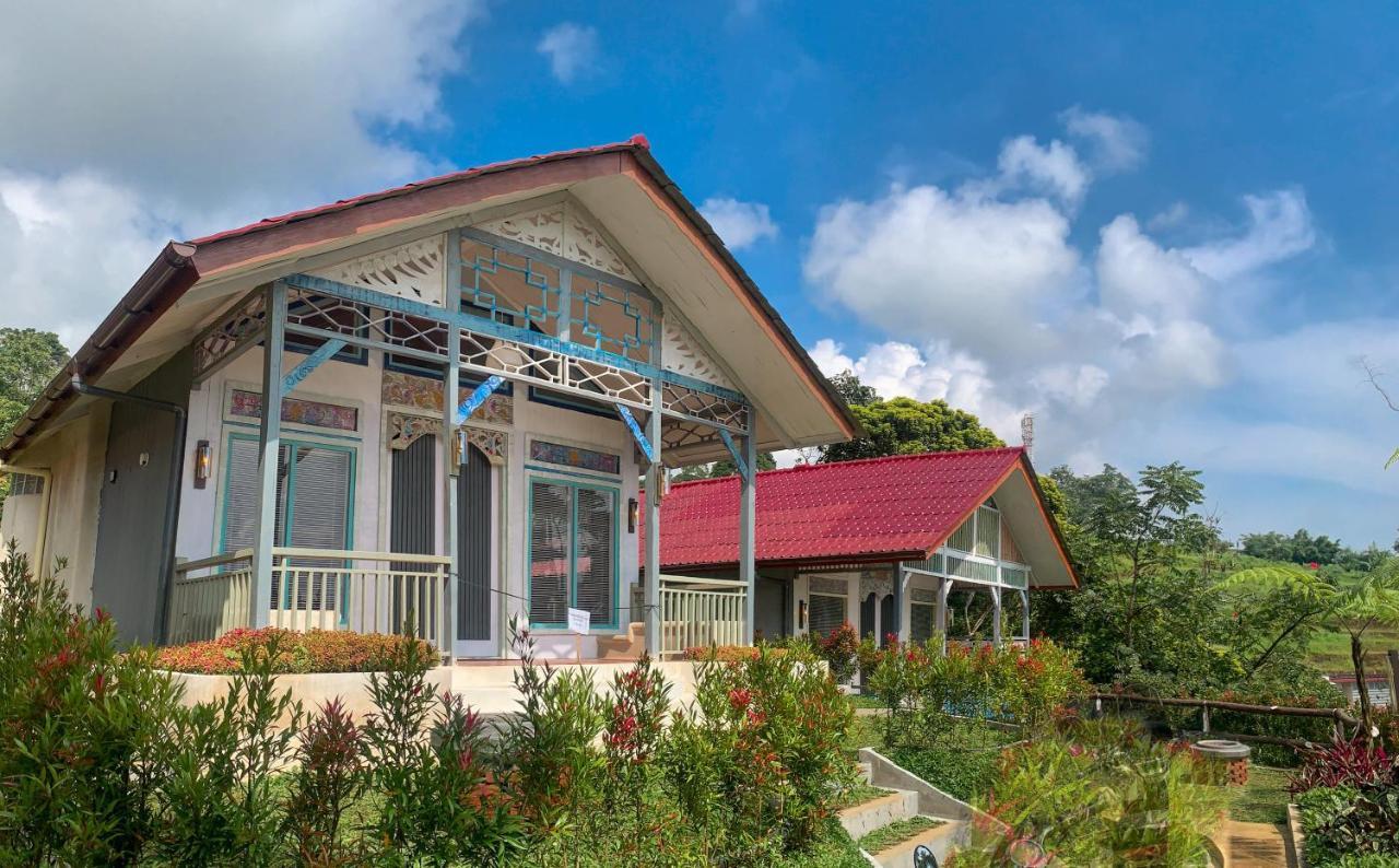 Gracia Spa Resort Hotel Desa Desa Ciater Exteriör bild