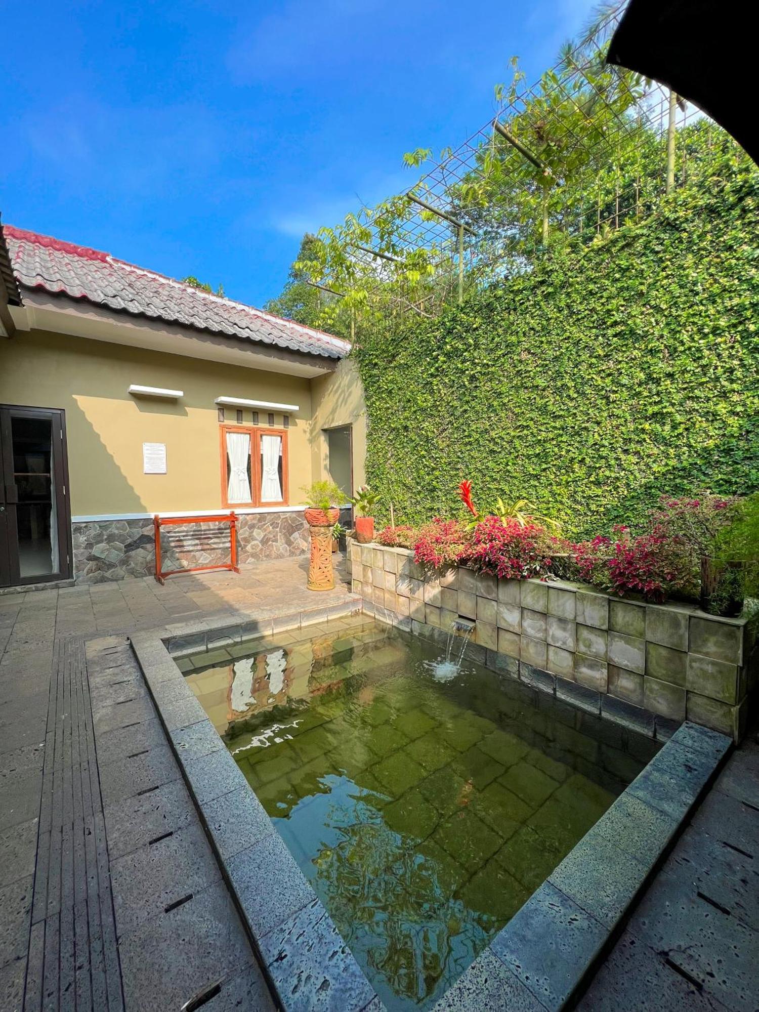 Gracia Spa Resort Hotel Desa Desa Ciater Exteriör bild